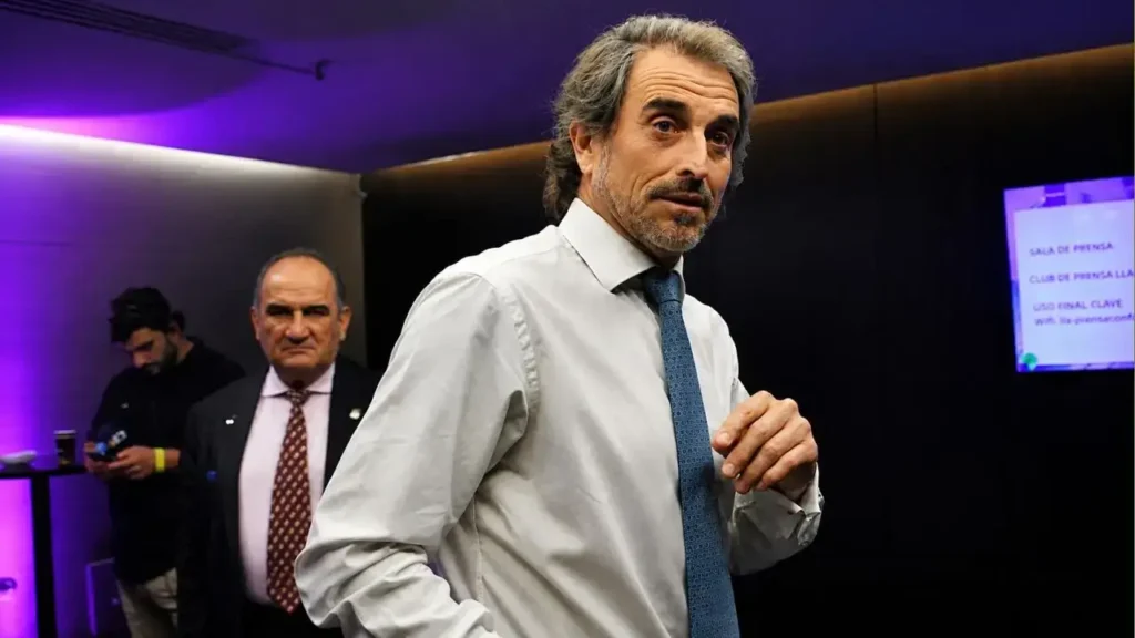 El Senador Nacional Joaquín Benegas Lynch, tiene una empresa de venta de grandes extensiones de tierras en el Cono Sur.