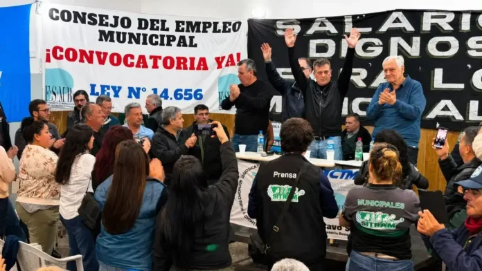 Carlos Rodríguez, Gustavo Sanz, Hernán Doval y Juan Carlos Sluga sobre el escenario de San Martín 350.