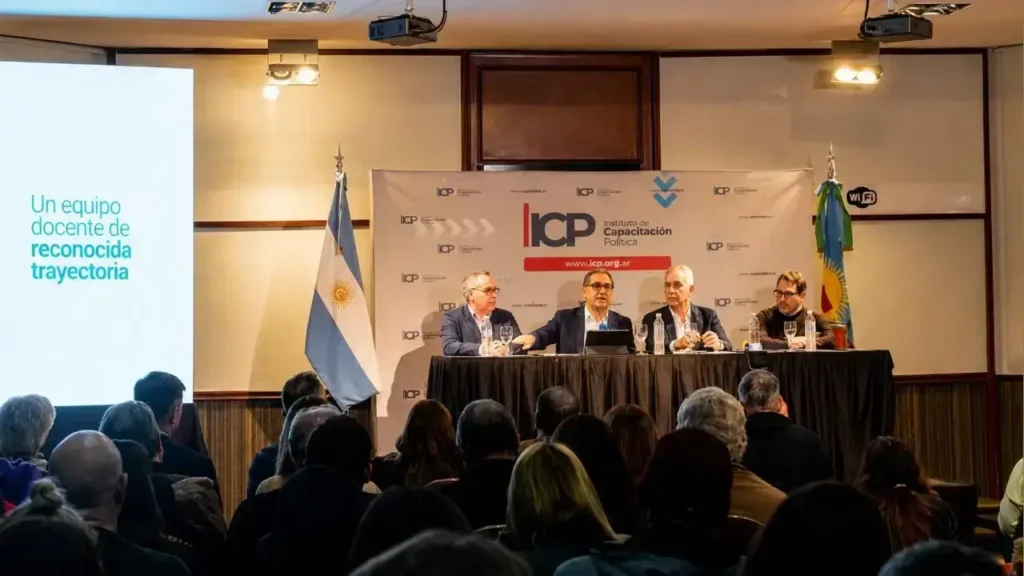 Pablo Descalzo participó del Instituto de Capacitación Política que funciona en Ituzaingó sobre el nuevo paradigma Whashington - Pekín.