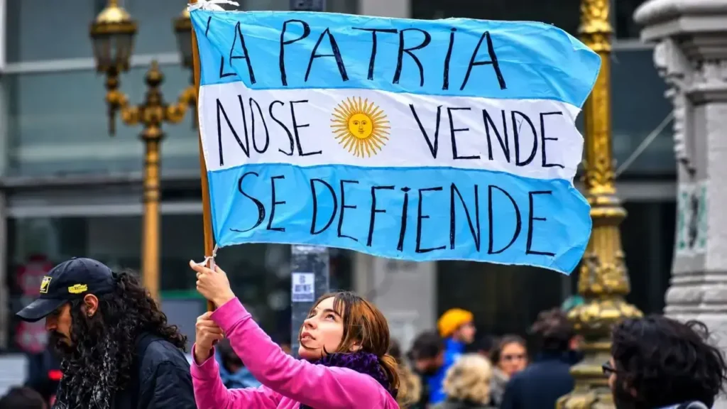 La consigna de hoy fue "La Patria No Se Vende, Se Negocia".