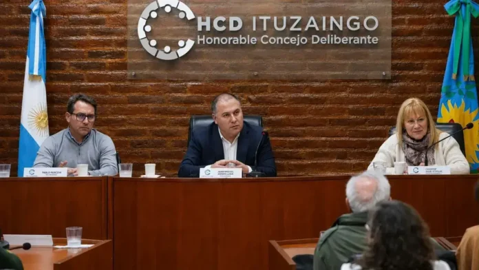 El I Foro de la Comunidad que llevó adelante el Presidente del Concejo Deliberante de Ituzaingó, Juan Manuel Alvarez Luna, en recinto, trató sobre la reforma previsiónal que ronda en la mente del Gobierno Nacional y obviamente tiene como base achicar y reducir los derechos.