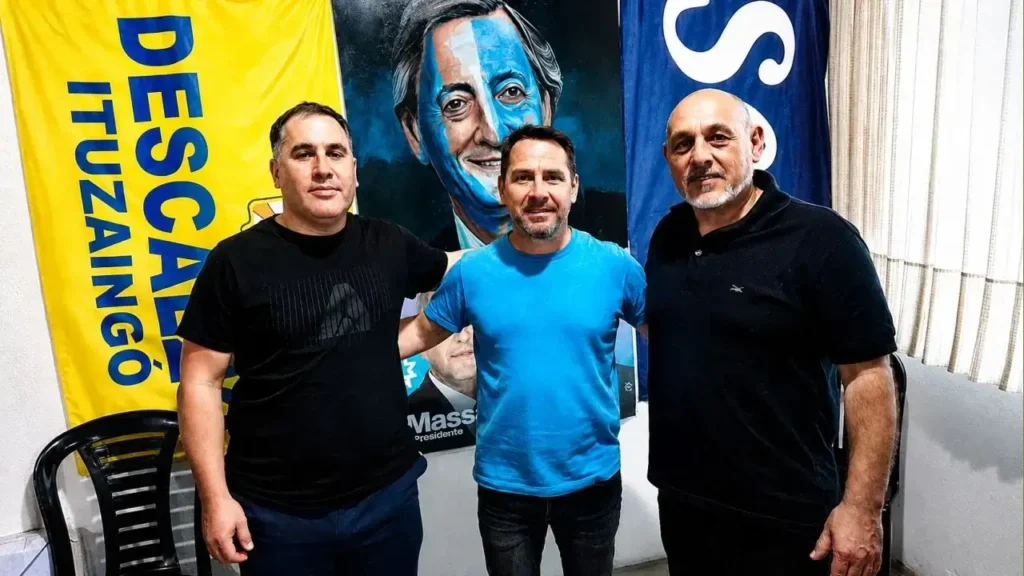el sindicalista Sergio Nieli, representante de APOPS (Asociación del Personal de los Organismos de Previsión Social), en 2003 junto a Pablo Descalzo y Juan Manuel Alvarez Luna. Estuvo en el debate del último viernes 7 de agosto de 2026. 