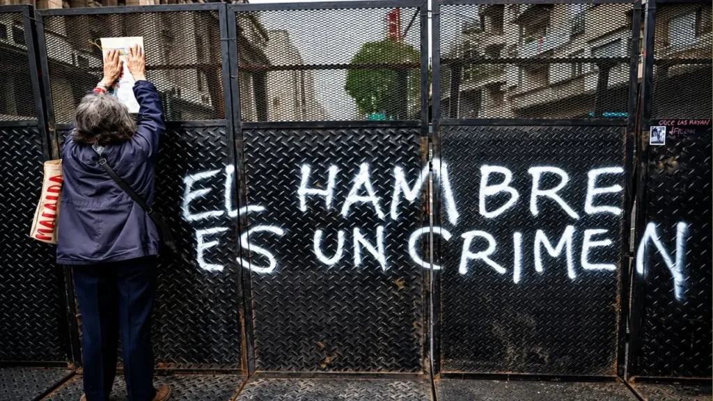 Todos los miércoles hay protestas de jubilados pidiendo mayores recursos. Que piensa el Gobierno Nacional? En directamente sacarla. El pensamiento opuesto.