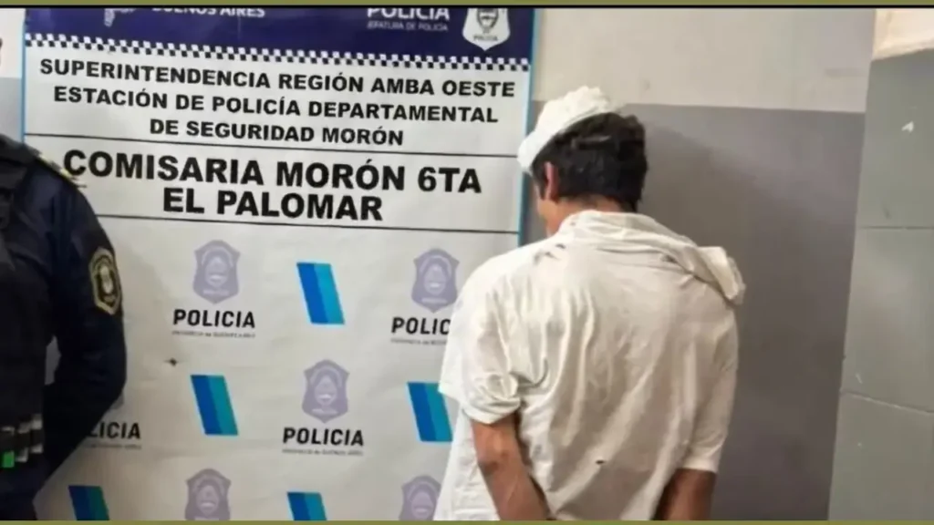 El sospechoso aprehendiodo y la motocicleta robada recuperada.