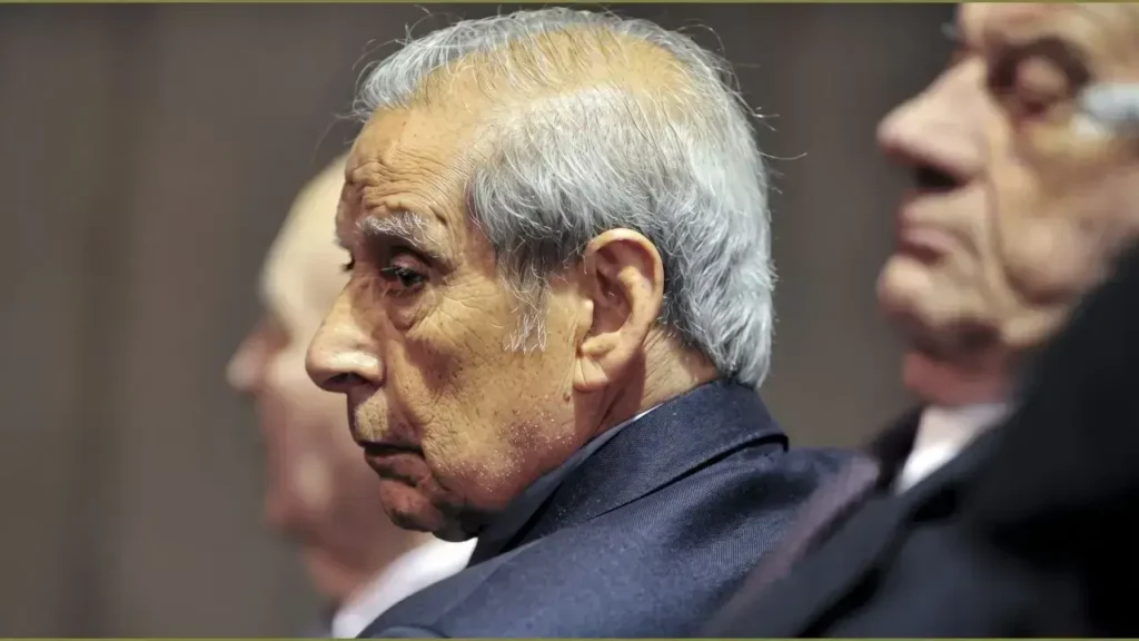 El capitán Luis Sosa durante el juicio en el que fue condenado por los fusilamientos de Trelew.
