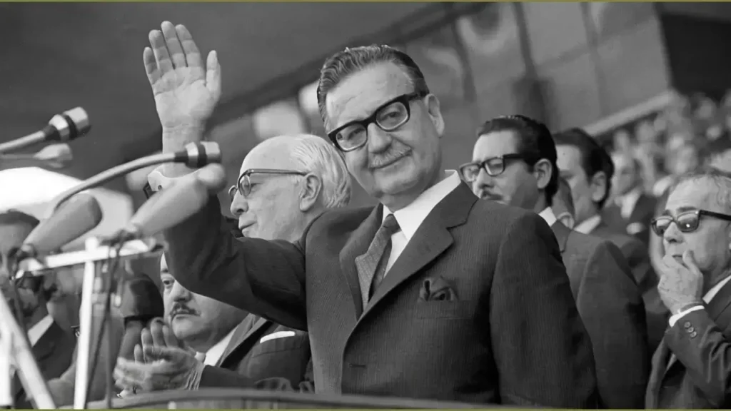 Salvador Allende permitió que el grupo guerrillero que había llegado a su país sin papeles se exiliara en La Habanna.