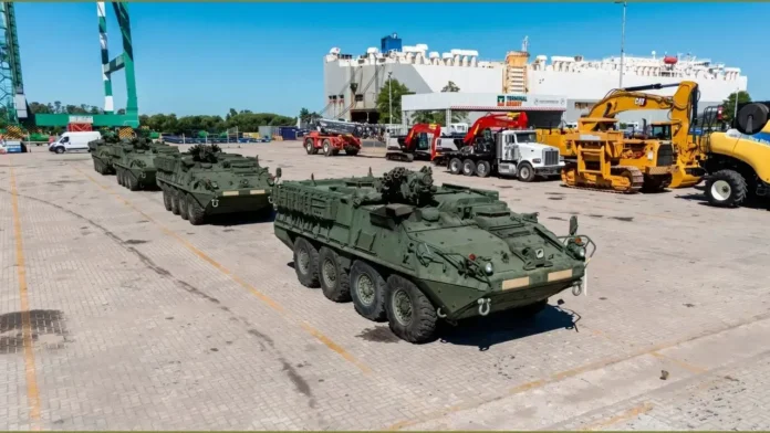 Los Tanques de Guerra Stryker ya están bajando en el Puerto de Buenos Aires.