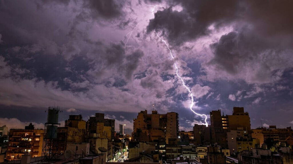 El pronóstico extendido indica para el viernes 28 una mínima de 10 grados y una máxima de 17, con cielo algo nublado.