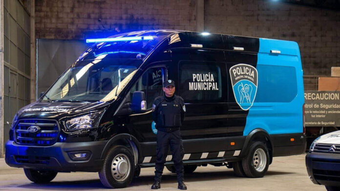 Una imagen posible que no será realidad. Es un vehículo de San Miguel pintado con la leyenda de Policía Municipal.