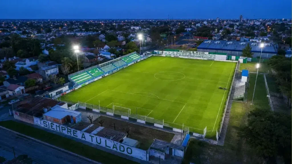 O una hermosa cancha de fútbol en su mejor momento. Eso también es Ituzaingó.
