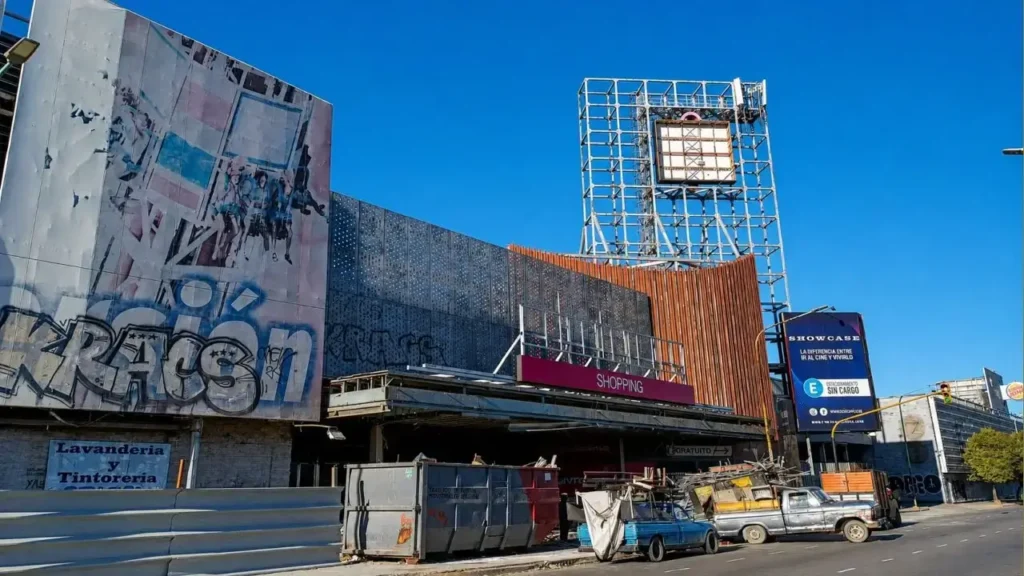 Fuera el cartel que se va en camionetas rumbo a algún chatarrero seguramente.