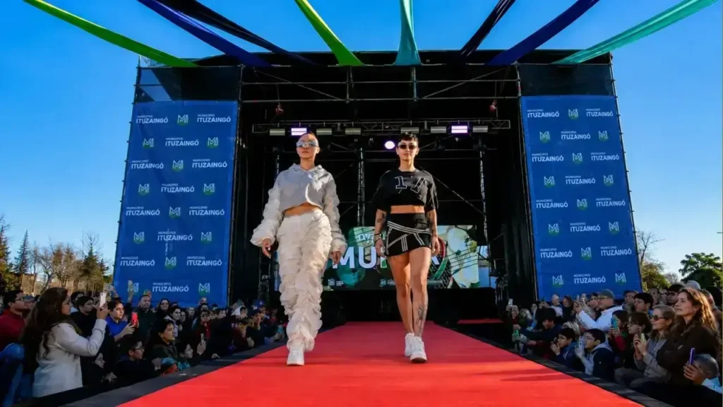 Y no podía faltar la moda para el público joven y no tanto que siempre les llama la atención.