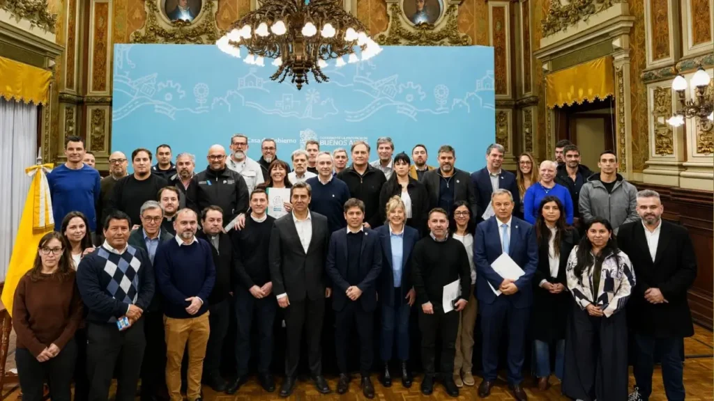 Intendentes y funcionarios de Morón, Ituzaingó, Merlo, Moreno y General Rodríguez con el Goberndr Axel Kicillof por la Peregrinación a Luján.