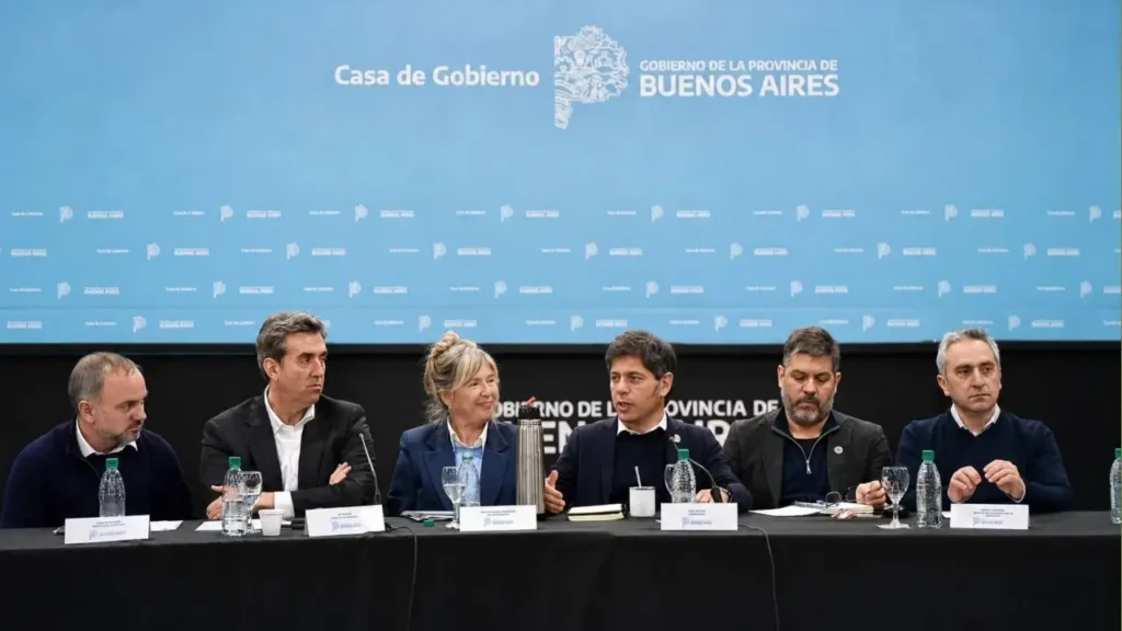 Axel Kicillof y Cristina Álvarez Rodríguez explicacan cómo será el operativo de contención.