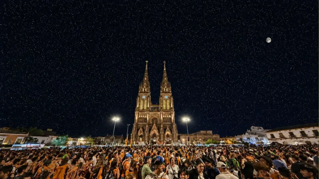 Año tras años, la convocatoria suma más fieles a al peregrinación. 
