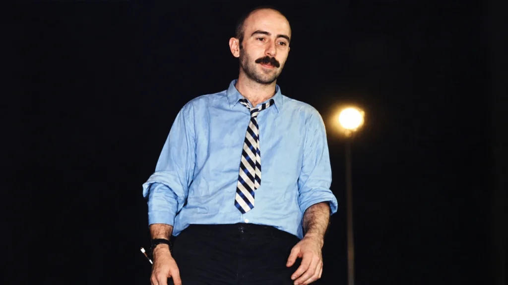 Inicios de la década de 1970. Solari ya forjaba su perfil enigmático y disruptivo cuando coincidió con Guillermo Beilinson en la Costa Atlántica.