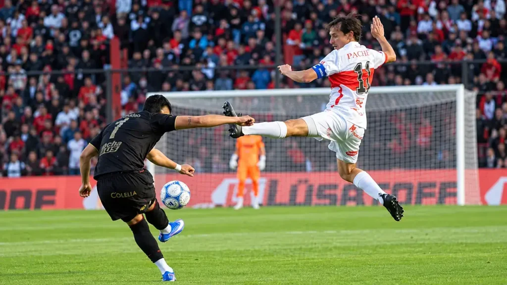 Deportivo Morón jugó al fútbol y aplicó todas las artes macriales que puedo: Taekwondo, Judo, Karate, Jiu-Jitsu Brasileño, Boxeo, Kickboxing, Muay Thai, Artes Marciales Mixtas, Kung Fu, Aikido, Capoeira, Esgrima Criolla, Sipalki-Do, Sambo, Kendo, Tai Chi Chuan. Y ganó. El club demostró que es muy variado en deportes.