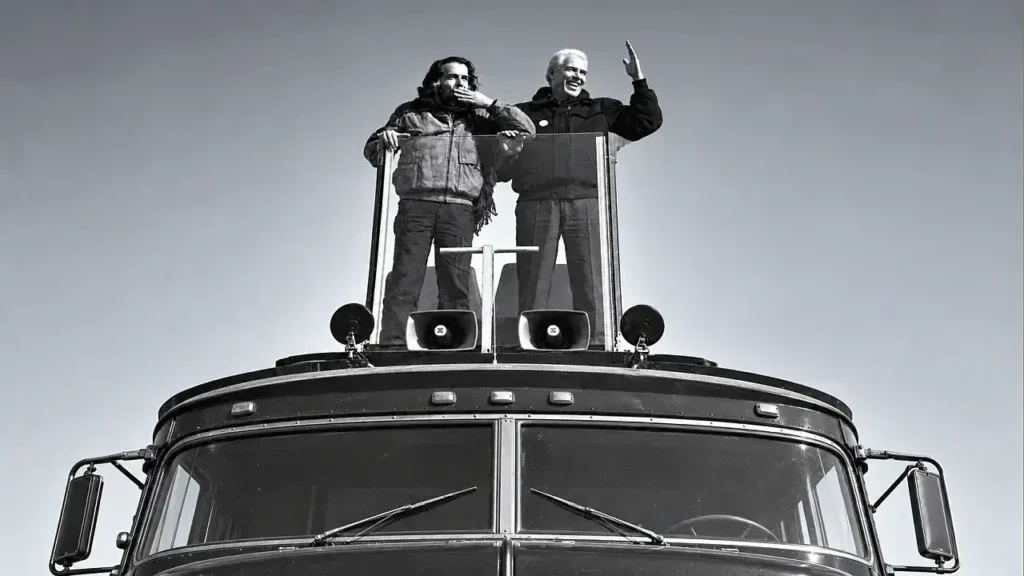 Acá la foto real en blanco y negro, tal como usábamos las películas en aquellos años, no porque no hubiera color, sino porque los diarios eran todos en blanco y negro. En este caso devuelta a 2026 a traves de FX 56 y herramientas de IA.
