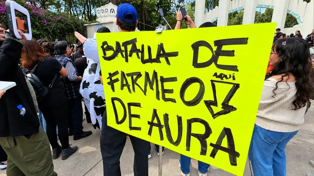 De la jerga gamer al lenguaje cotidiano, "farmear" aura refleja la necesidad de acumular capital social acto por acto.