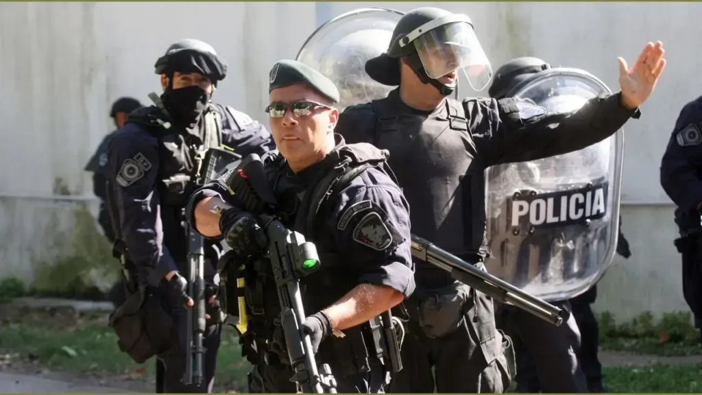 Las armas letales que autoriza el Estado Policial, pero que no puede otorgar un municipio como Morón con más de 70 mil habitantes.