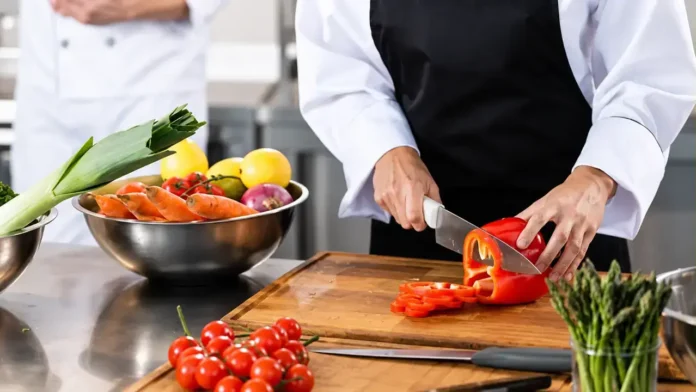 La capacitación está destinada a trabajadores y microemprendedores del distrito que tengan contacto directo con alimentos durante su preparación, envasado, almacenamiento, transporte o distribución.