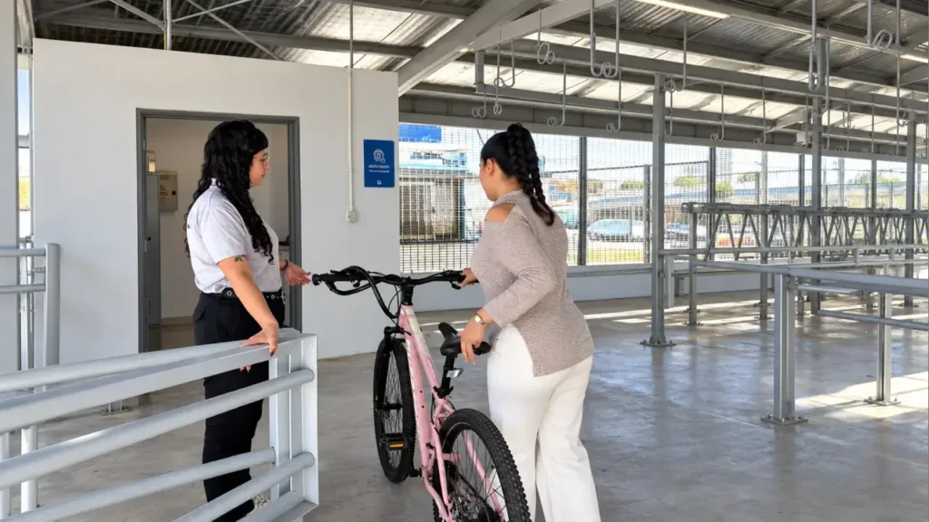 Cómodo, amplio, a nuevo. Así es el nuevo bicicletero municipal.