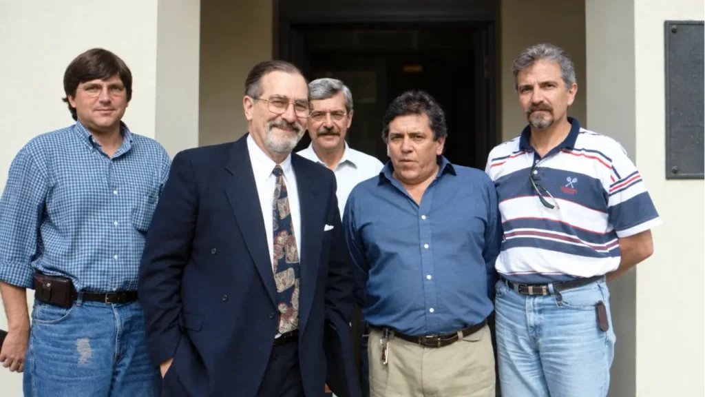 Juan José redeado por sus colegas de la Unión Industrial del Oeste.
