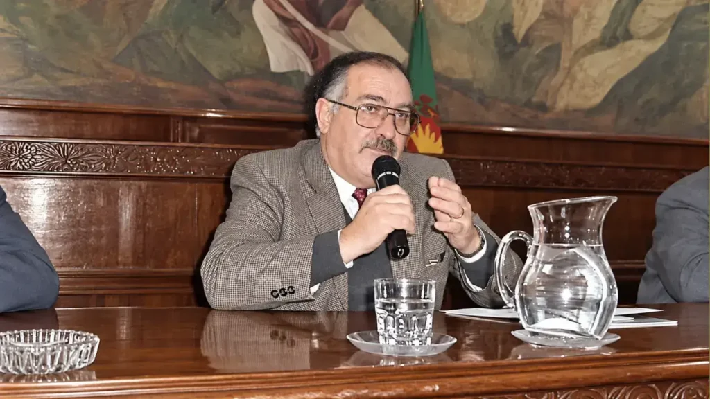 Desde la Presidencia del Concejo Deliberante supo conducir fuerzas políticas en pugna hasta el final de su mandato que conclucyó después del de Rousselot y se dijo "tarea cumplida".