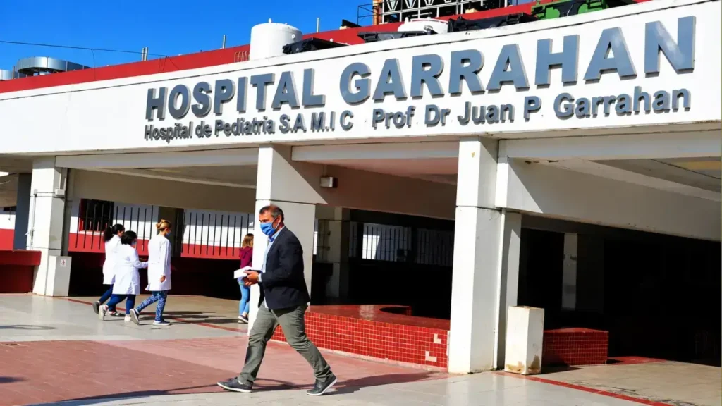 El Hospital Garrahan, centro pediátrico de referencia en Argentina, brinda atención a niños, niñas y adolescentes de todo el país desde su inauguración, el 25 de agosto de 1987.