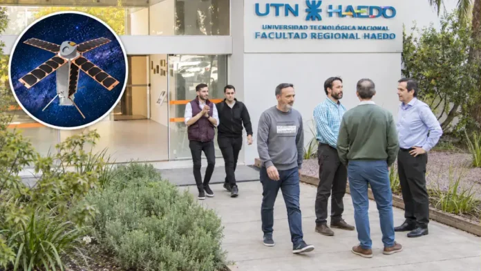 El director del Grupo de Tecnología Aeroespacial (GTA), Nahuel Castello, y el ingeniero aeroespacial Lucas Canestro Bernotti no dejan de innovar desde la UTN de Haedo. Ahora un proyecto para fotografiar el espacio pero también toda la ciudad.