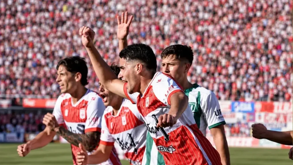 Morón eufórico luego de ganarle a Racing de Córdoba y llegar a la punta.