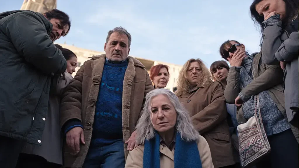 Una serie de Netflix para prestar atención. Acercarse al agujero y mirar cada detalle.