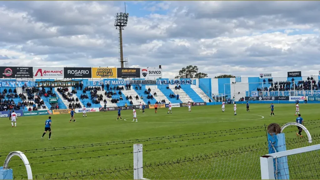 Encima que hubo poca gente en una tarde de frío, Fagúndez dejó a todos congelados en la Platea tras convertir el gol del triunfo de penal. 