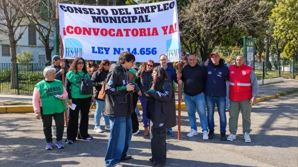 Un alto en la marcha de Merlo a Morón para reclamar por mejores salarios.