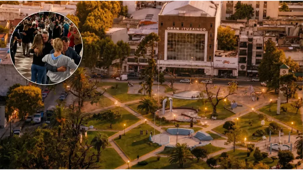 Vista aérea de la plaza céntrica frente al Gran Ituzaingó, con la clásica pista de baile popular.