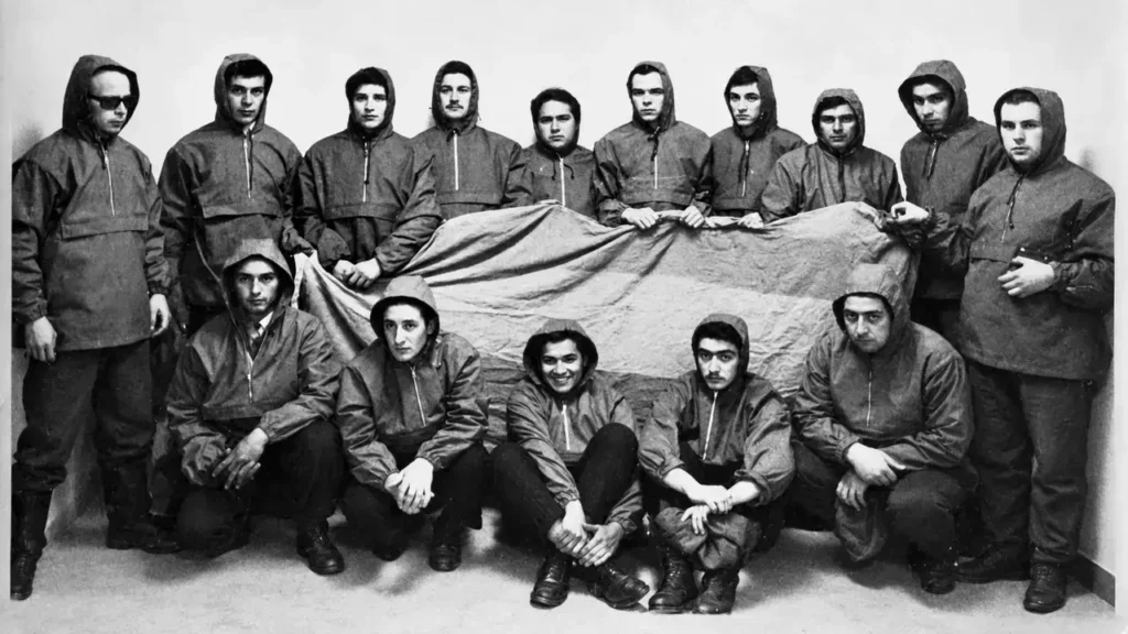 La foto original ya en Argentina, luego de ser detenidos y trasladados.