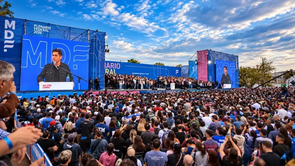 Una multitud se congregó para escuchar a Kicillof proclamarse candidato a Presidente de la Nación. Sin embargo no lo hizo. Dijo que contaban con una alternativa para el próximo año.