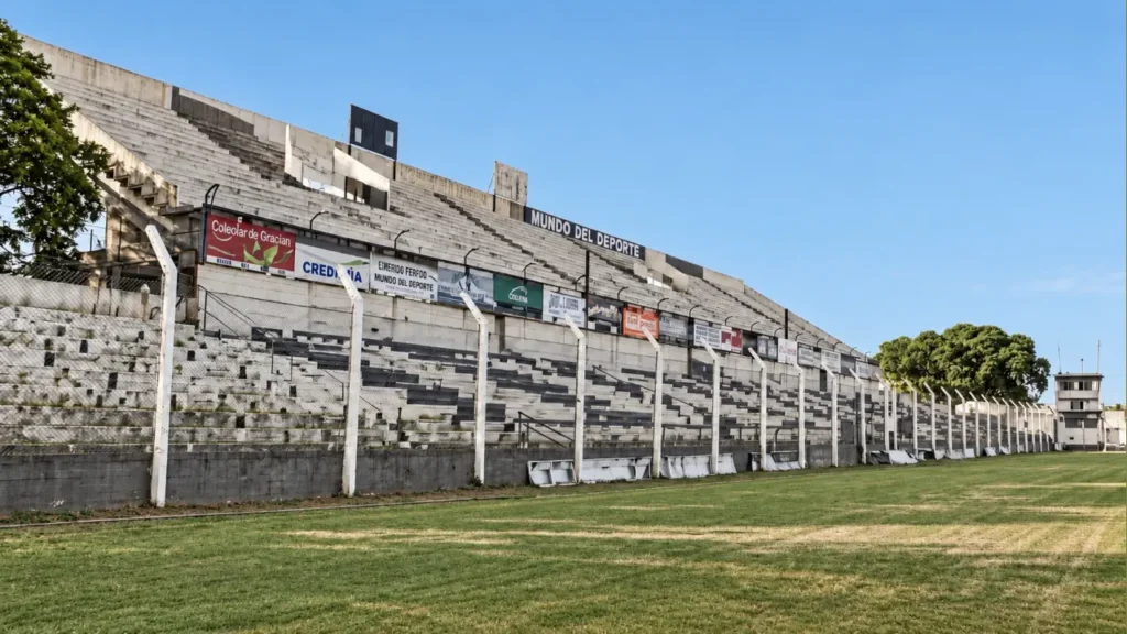 Los primeros tablones de estadio de Racing de Córdoba.