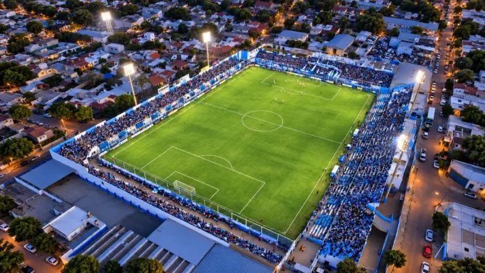 El Estadio de Racing de Córdoba en la Ciudad Barrio Nueva Italia. Lleva el nombre de Miguel Sancho.