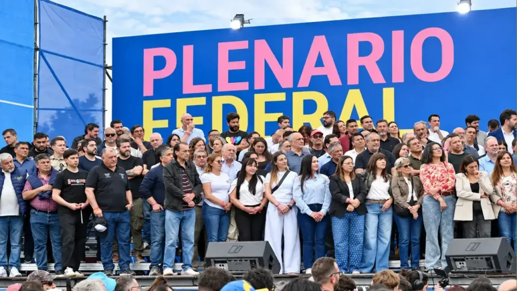 Amplia convocatoria de la dirigencia política, sindical y social bonaerense que se dio cita para respaldar el Plenario Federal.