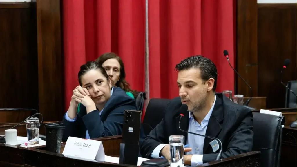 Pablo Tozzi calificó la ausencia del intendente como un acto de cobardia.