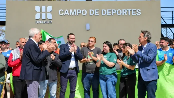 La UNAHUR inauguró su nuevo Campo de Deportes en William C. Morris, una obra que había quedado paralizada a fines de 2023 y fue retomada con financiamiento de la Provincia de Buenos Aires.
