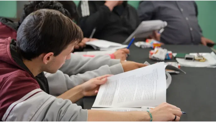 Una oportunidad definitiva para cerrar una etapa pendiente y cambiar el futuro laboral. Arranca el Plan Plan FinES en Ituzaingó.