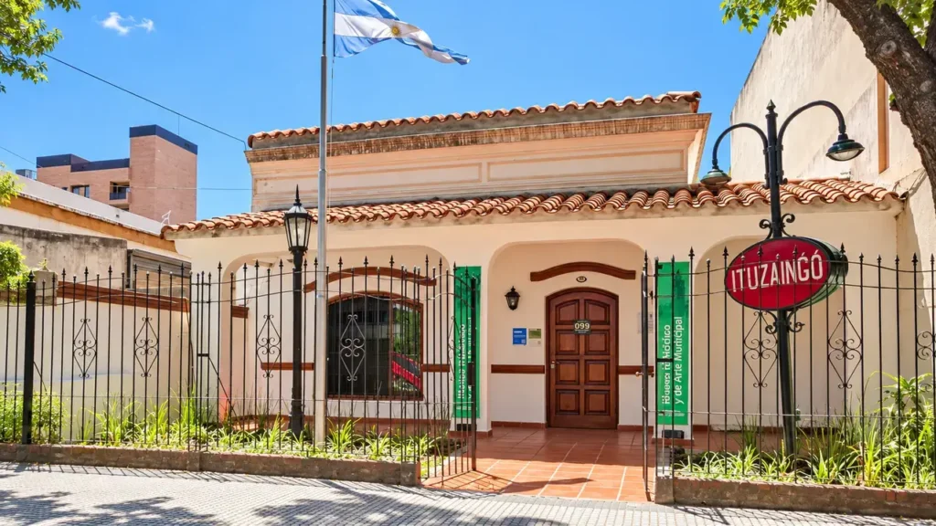 Museo Histórico y de Arte Municipal, Olazábal 855.