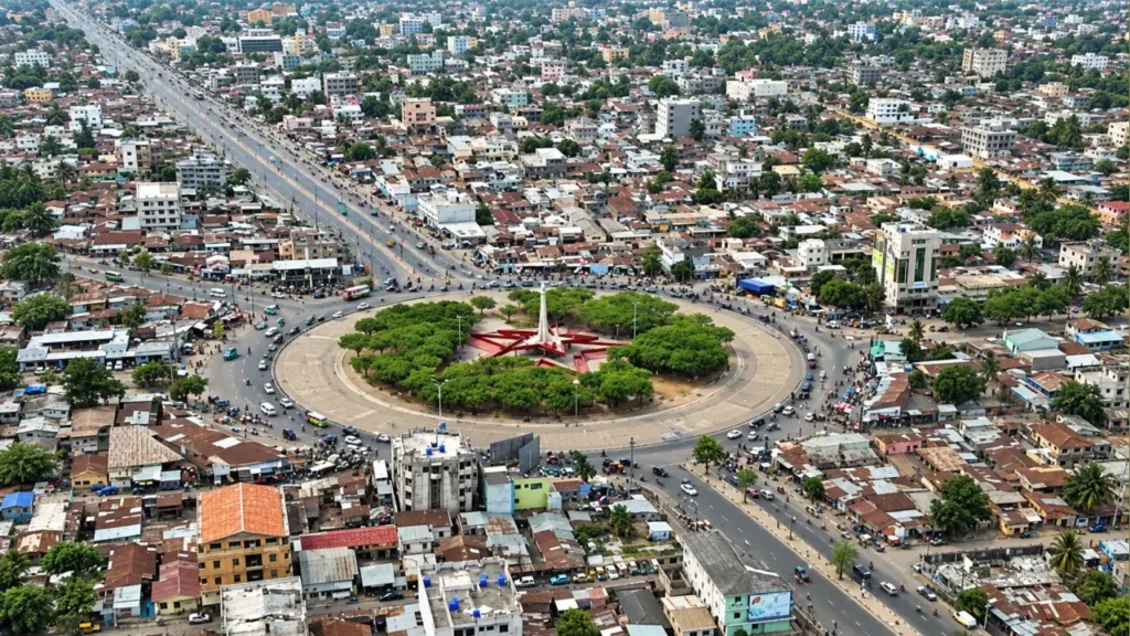 Cotonú, principal centro portuario y económico del país, conecta a Benín con los circuitos comerciales de África occidental. AS.com