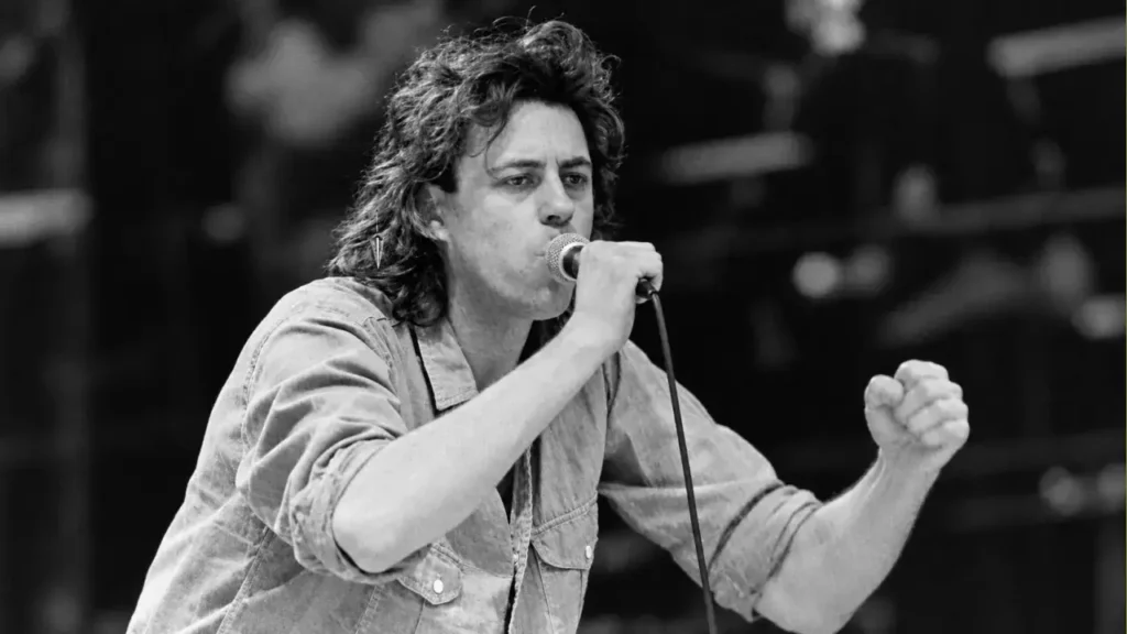 Bob Geldof al frente de The Boomtown Rats, la banda con la que alcanzó notoriedad antes de organizar Live Aid.