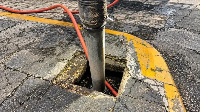 El Municipio de Hurlingham difundió un plan de prevención ante lluvias que incluye limpieza de cauces y sumideros, poda preventiva, monitoreo del agua y coordinación de recursos para emergencias.