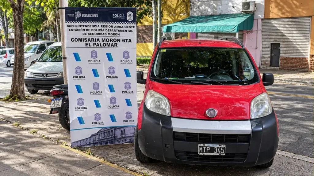 Los agentes recuperaron la Fiat Cubo roja que le habían sustraído a la víctima.