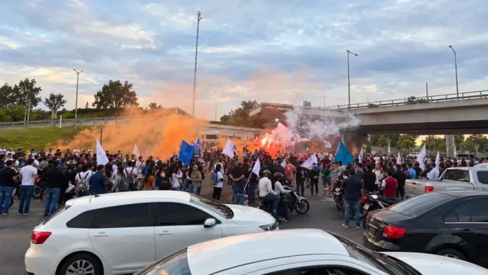 El Sindicato Municipal de Morón participó del corte en la Ruta 197 y la Panamericana.