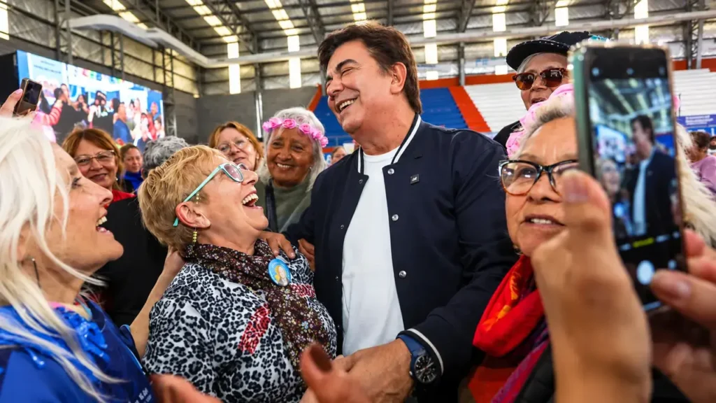 Fernando Espinoza, intendente de La Matanza, le reprochó a Milei que se burlara de una situación que, según sostuvo, desconoce, y le dijo que «usted tuvo todo servido siempre».